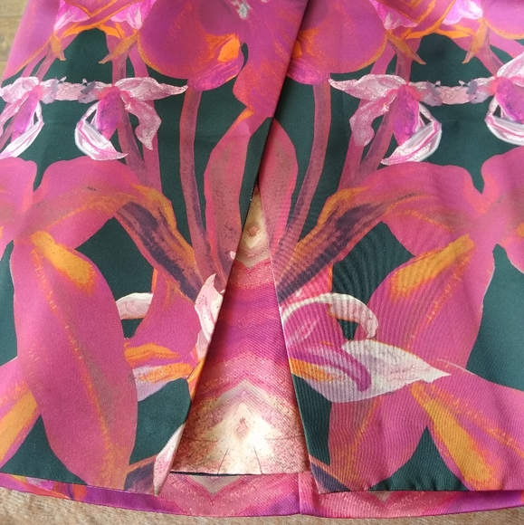 ๐ NWT ted baker red floral structured fold skirt - Picture 3 of 4